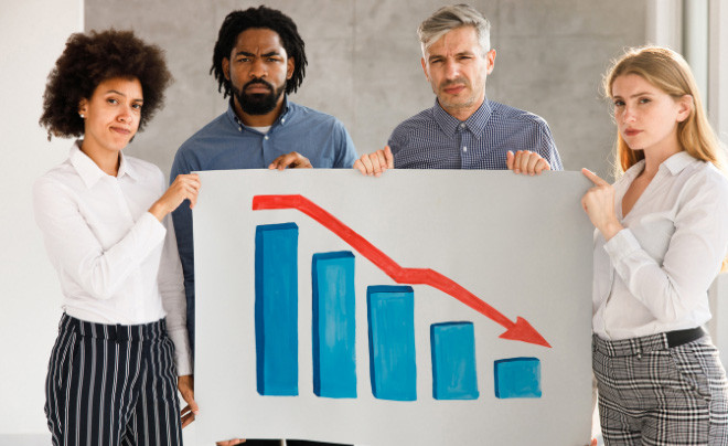 ảnh minh họa về sự lo lắng của người dân trước diễn biến khủng hoảng kinh tế toàn cầu