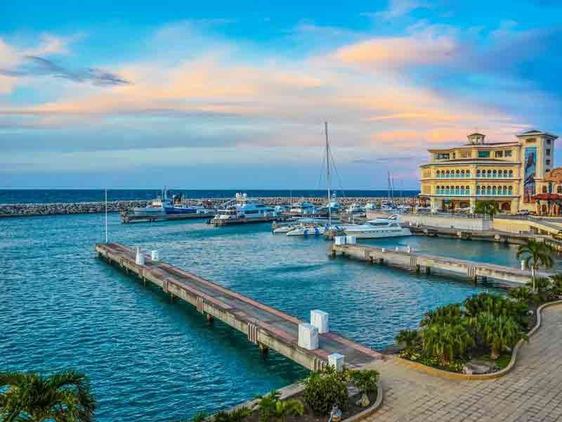 Bãi biển Caribbean thanh bình nơi người Việt tại Dominica có thể tận hưởng cuộc sống