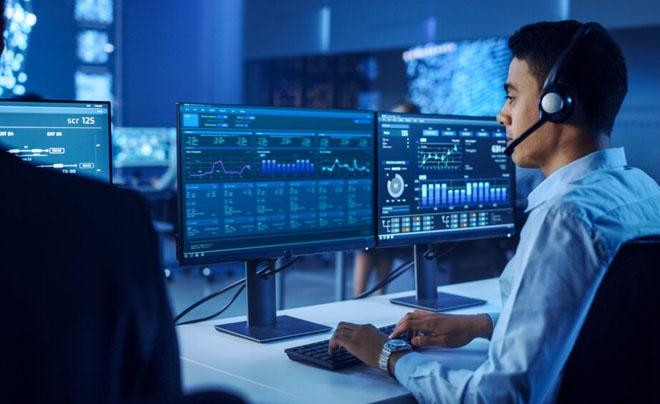 Biểu đồ so sánh giữa lý thuyết và thực tế trong định giá quyền chọn, thể hiện những hạn chế và giả định của mô hình Black-Scholes