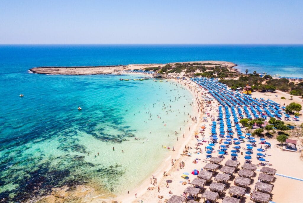 Bờ biển Síp ngập nắng