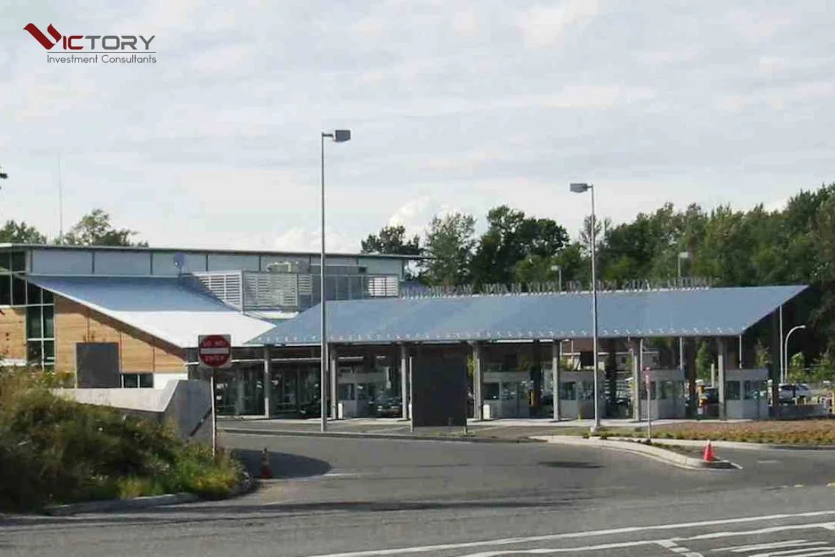 Cầu Rainbow tại Niagara Falls là một tuyến đường biên giới phổ biến, nơi du khách có thể ngắm nhìn thác nước hùng vĩ