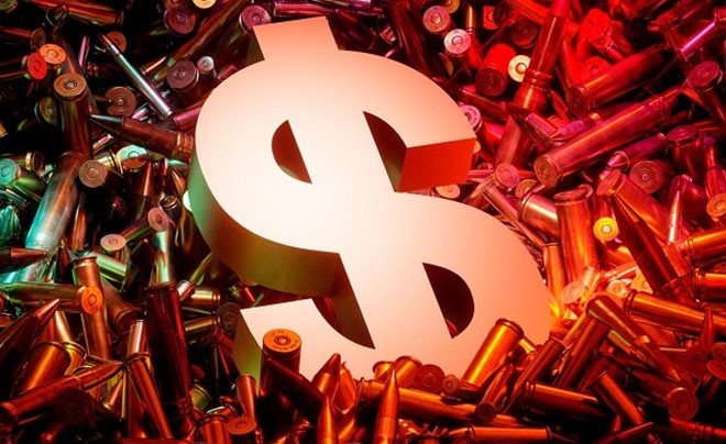 Cờ Trung Quốc và đồng Nhân dân tệ, biểu tượng cho vai trò trong xung đột tiền tệ