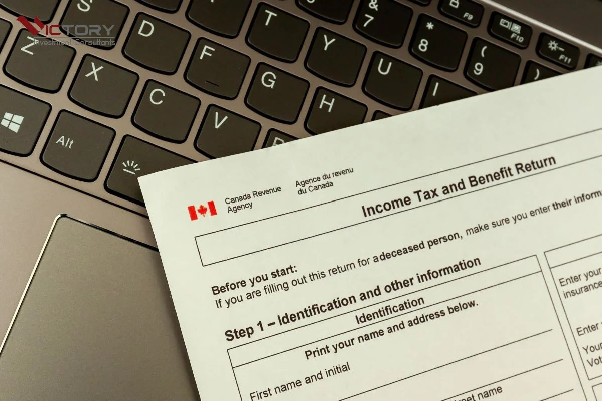 Công dân Canada và người nộp thuế đang thực hiện nghĩa vụ khai báo thuế thu nhập, đóng góp vào ngân sách quốc gia.