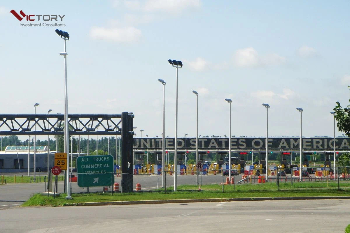 Cửa khẩu Champlain là điểm giao thương quan trọng giữa New York và Quebec, phục vụ vận tải thương mại