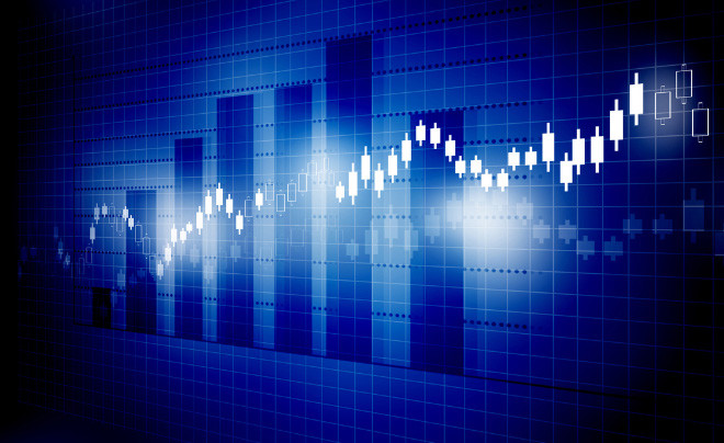 Đám đông đang chạy về một hướng trên sàn giao dịch, biểu thị tâm lý FOMO và ảnh hưởng của đám đông trong đầu tư chứng khoán