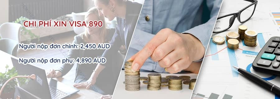 Doanh nhân kiểm tra báo cáo tài chính