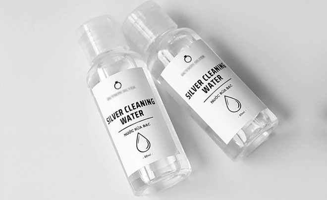 Dung dịch chuyên dụng giúp làm sáng trang sức bạc một cách hiệu quả và tiện lợi