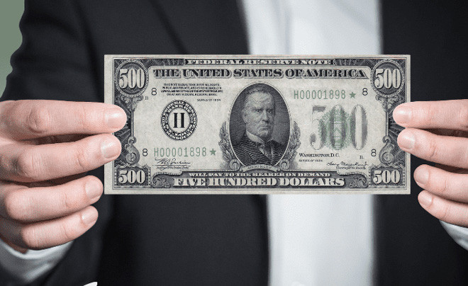 Giao dịch đô la Mỹ an toàn tại quầy ngân hàng