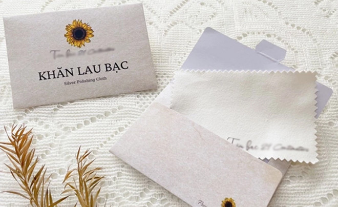 Khăn lau bạc chuyên dụng giúp khôi phục vẻ sáng bóng của trang sức nhanh chóng