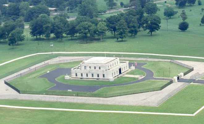 Kho vàng Fort Knox hùng vĩ với kiến trúc kiên cố, biểu tượng của sự giàu có Hoa Kỳ