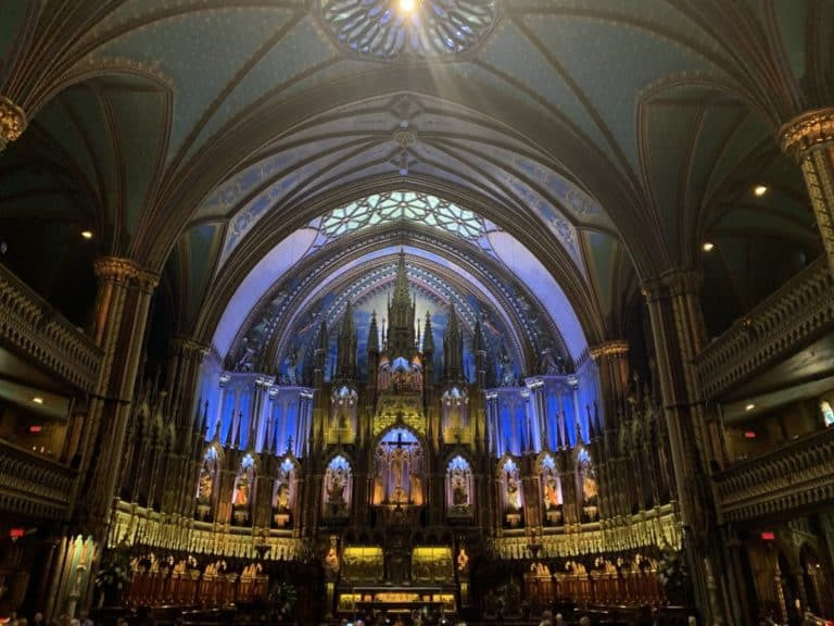 Kiến trúc cổ điển của Nhà thờ Đức Bà Montreal, biểu tượng văn hóa Pháp tại Canada