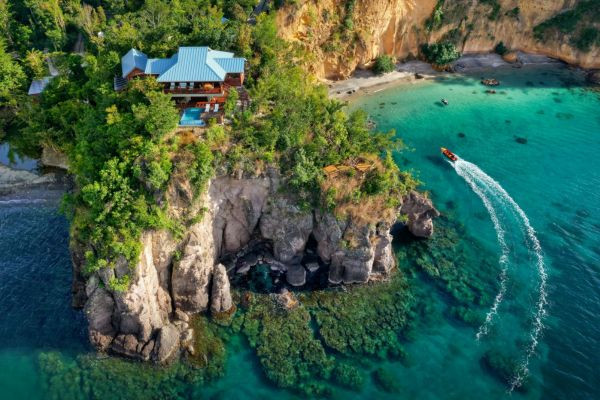 Kiến trúc hiện đại của Resort Secret Bay tại Dominica hòa mình vào thiên nhiên