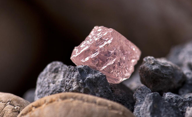 Kim cương hồng giá trị cao trên thị trường