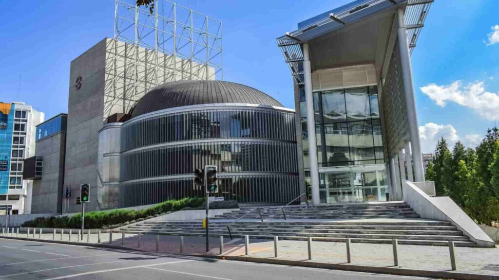 Người nước ngoài làm việc tại Síp trong môi trường hiện đại