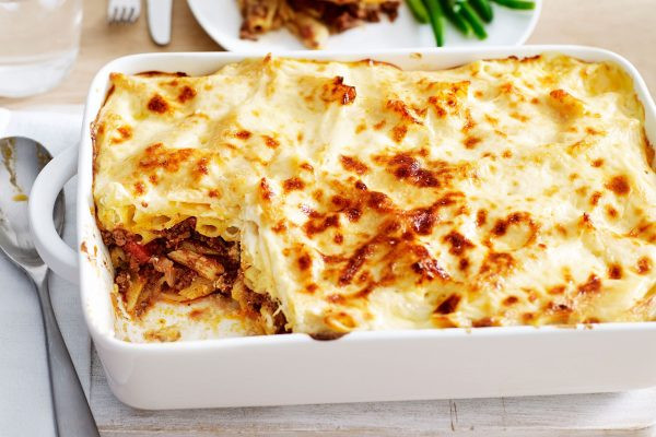Pastitsio - Món mì ống nướng Hy Lạp với thịt băm và sốt bechamel béo ngậy