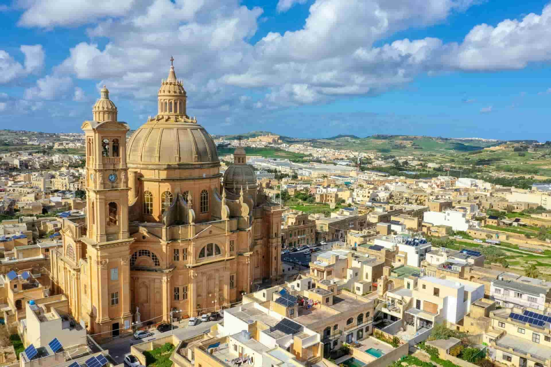Phố cổ Valletta sôi động với kiến trúc Baroque đặc trưng của Malta, nơi nhiều người Việt sinh sống và làm việc