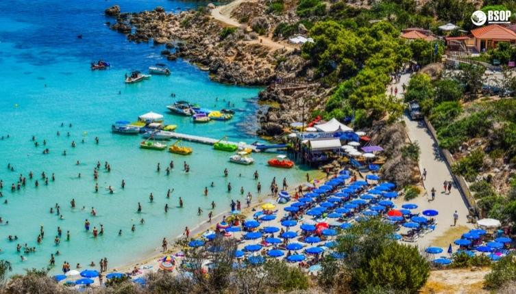 Phong cảnh tươi đẹp và kiến trúc độc đáo của Đảo Síp thu hút người nước ngoài