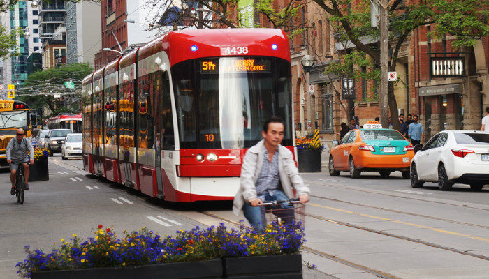 Phương tiện công cộng giúp tiết kiệm chi phí du học Canada