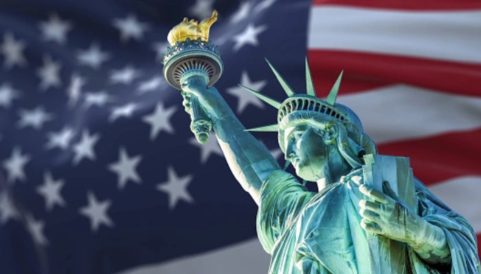 sinh viên quốc tế tại khuôn viên trường đại học Mỹ, biểu tượng của cơ hội du học Mỹ