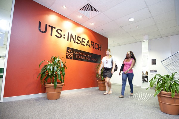 Sinh viên UTS: INSEARCH học tập và trao đổi tại khuôn viên hiện đại