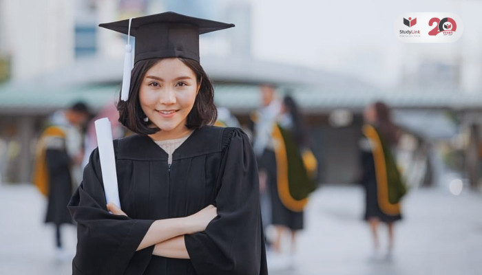 Sinh viên Việt Nam trải nghiệm môi trường học tập chuẩn quốc tế ngay tại quê nhà