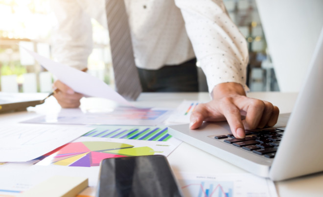 So sánh quỹ mở trái phiếu và cổ phiếu trong chiến lược đầu tư