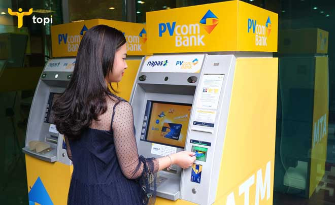 Thực hiện tra cứu sao kê giao dịch tài khoản tiện lợi tại cây ATM.