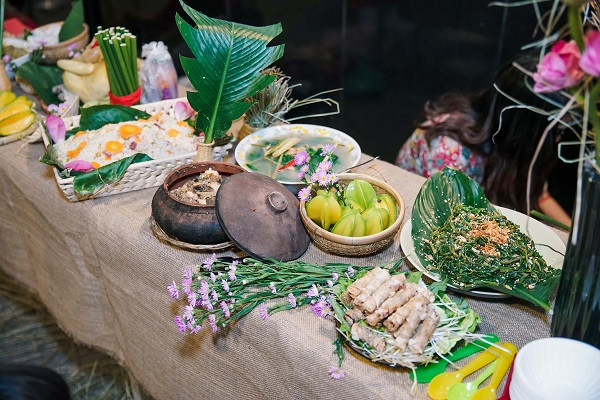 Tiệc cuối năm ấm cúng của doanh nghiệp, với các món ăn truyền thống Việt Nam