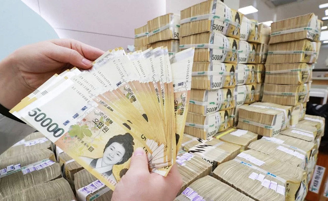 Tiền Won Hàn Quốc và tiền Việt Nam Đồng trên bàn giao dịch