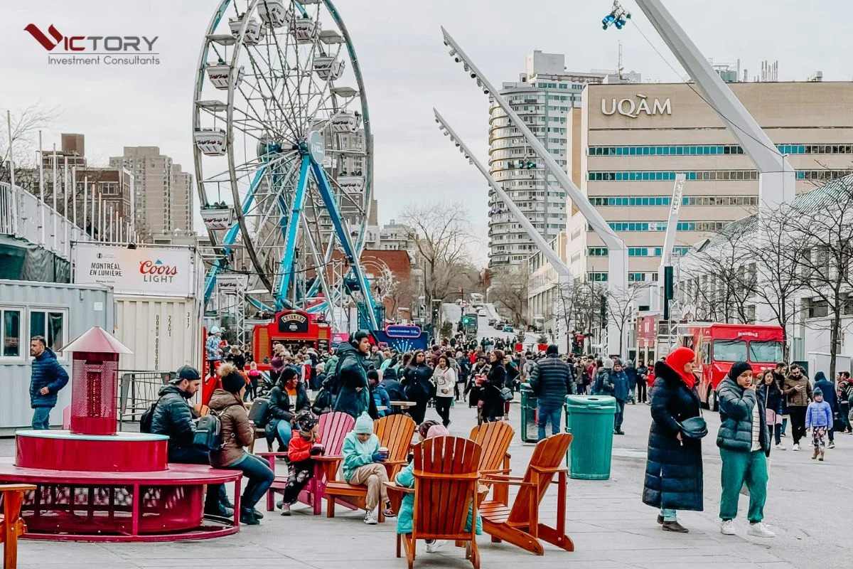 Toàn cảnh thành phố Montreal Canada với những tòa nhà hiện đại và cây xanh mùa thu, thể hiện chất lượng cuộc sống cao.