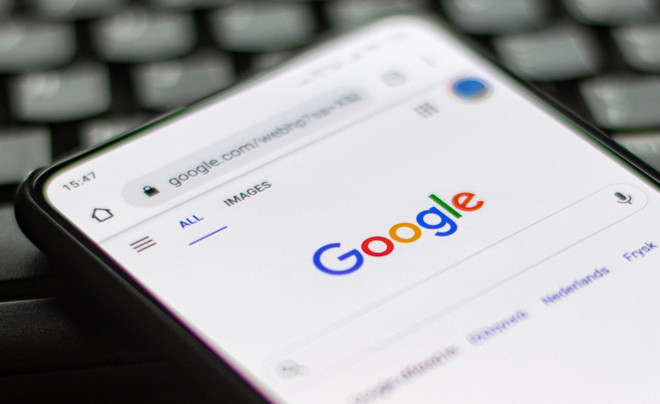 Trang chủ tìm kiếm quen thuộc của Google với thiết kế tối giản