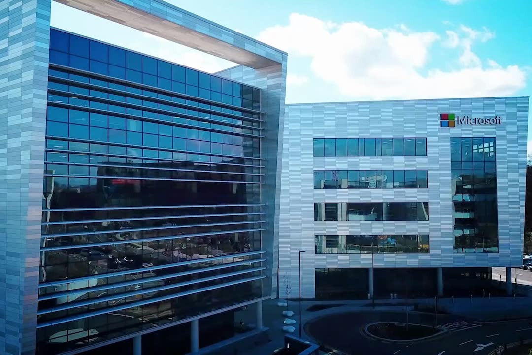 Trụ sở Microsoft tại Ireland, biểu tượng của môi trường kinh doanh sôi động