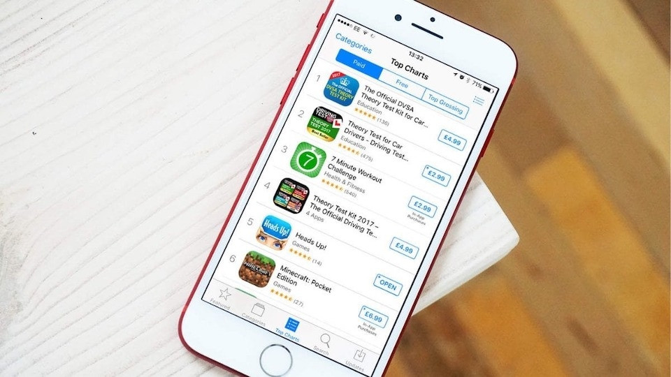 Biểu tượng cài đặt và AppStore trên màn hình iPhone, minh họa cho việc chuyển đổi vùng tài khoản