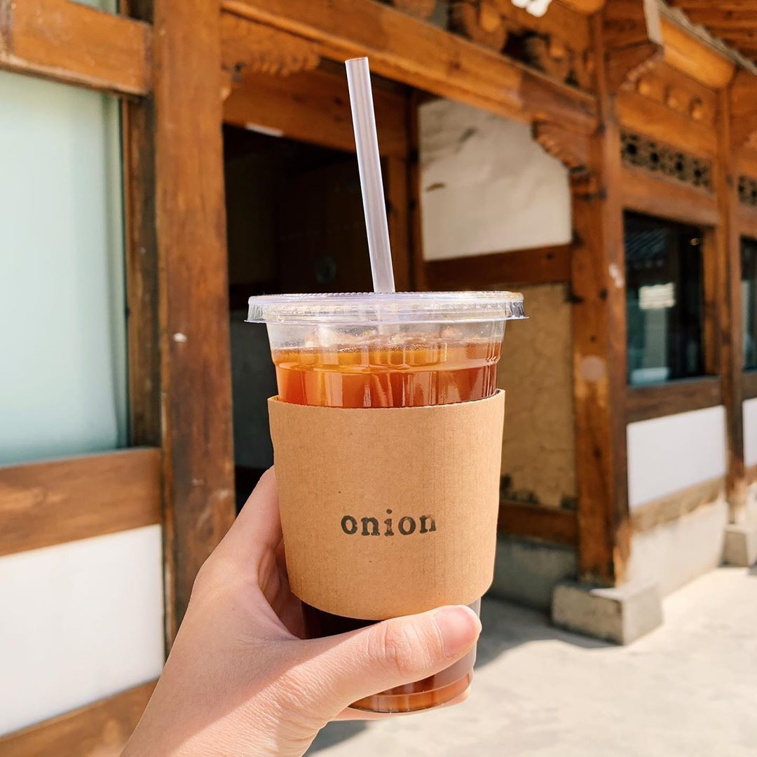 Cà phê và đồ uống của Hàn Quốc có giá khoảng 13 - 16.000 won/ cốc