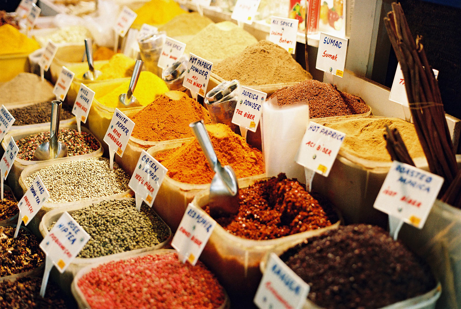 Chợ gia vị Spice Souk rực rỡ sắc màu và hương thơm tại Dubai