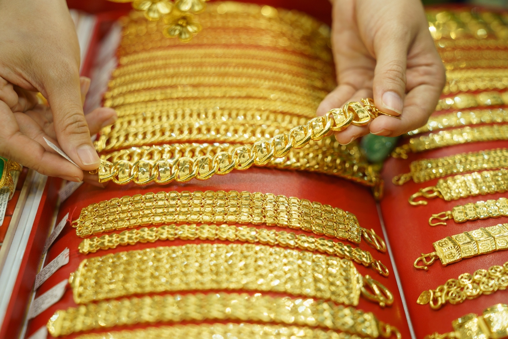 Diễn biến giá vàng SJC và vàng nhẫn trong nước ngày 27/6/2025