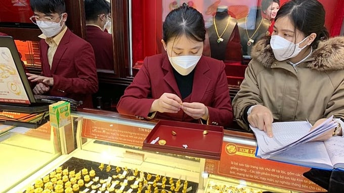 Diễn biến giá vàng thế giới ngày 19/05/2025 theo Kitco