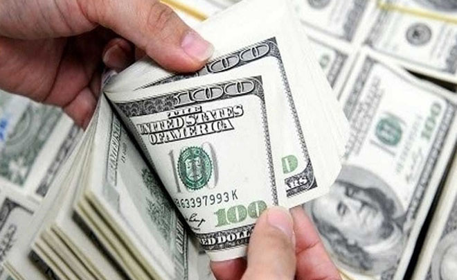 Giao dịch đổi tiền đô la tại quầy ngân hàng, địa điểm an toàn để quy đổi 15 triệu đô