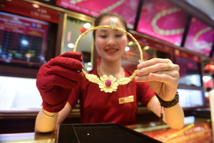 Giao dịch vàng nhẫn tại quầy