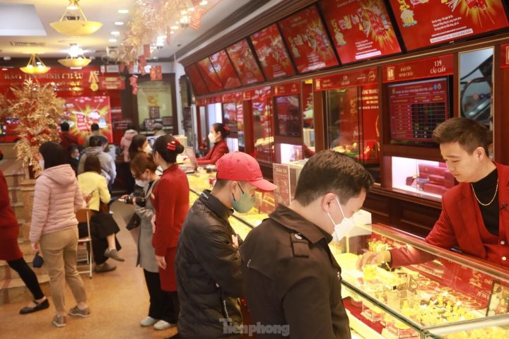 Hình ảnh những thỏi vàng SJC biểu trưng cho thị trường vàng trong nước vào ngày 26 tháng 3 năm 2025