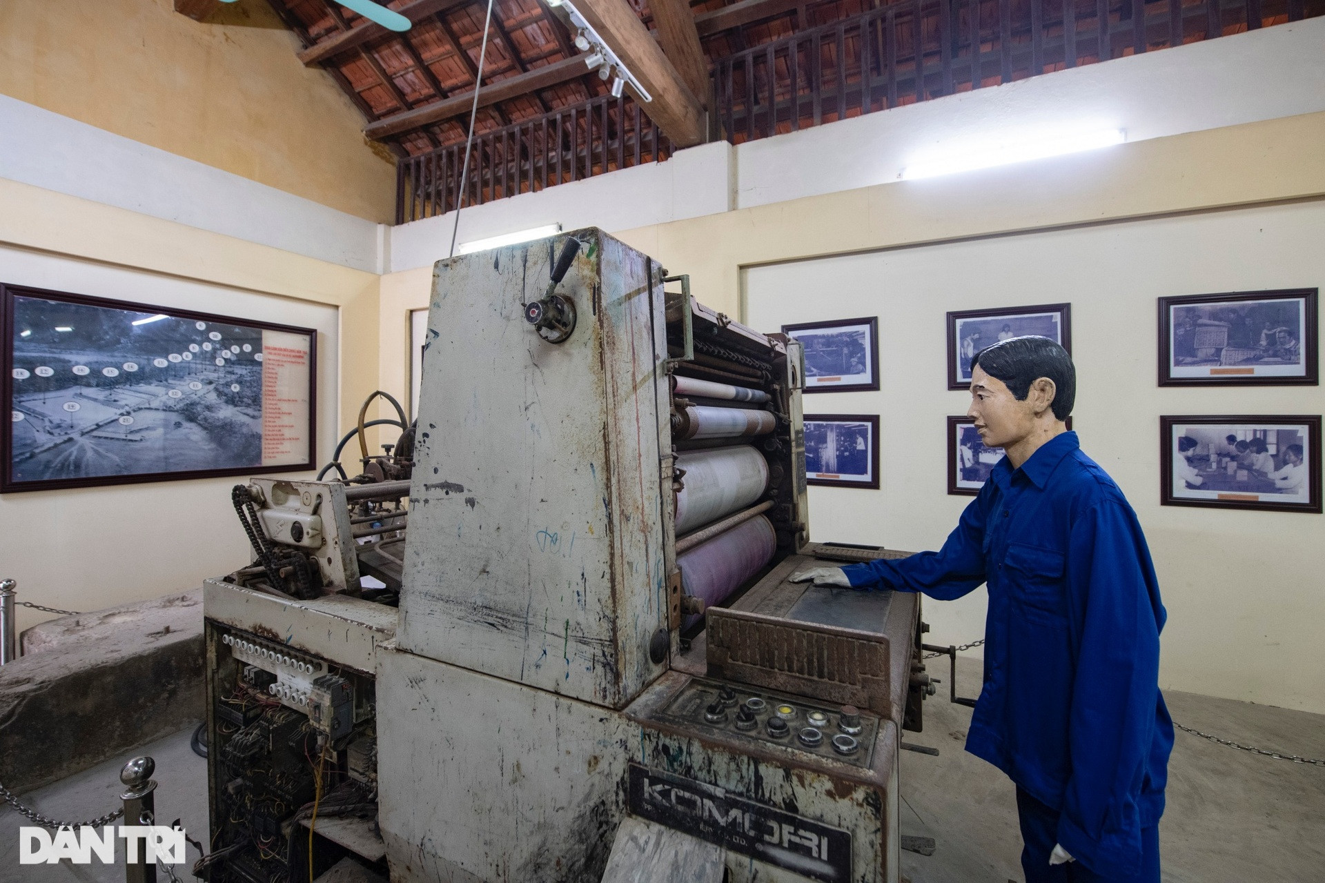 Khu vực trưng bày tái hiện quy trình in và phát hành đồng tiền Việt Nam thời kỳ sơ khai