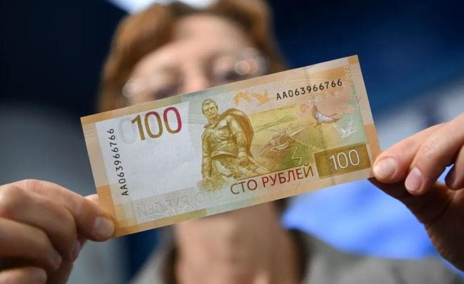 Kinh nghiệm đổi và sử dụng tiền Rúp khi đi du lịch, 100 Rúp đổi được bao nhiêu