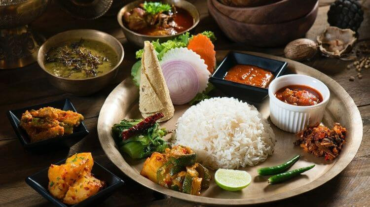 Món ăn truyền thống Dal Bhat Thakali của Nepal, thể hiện ẩm thực địa phương
