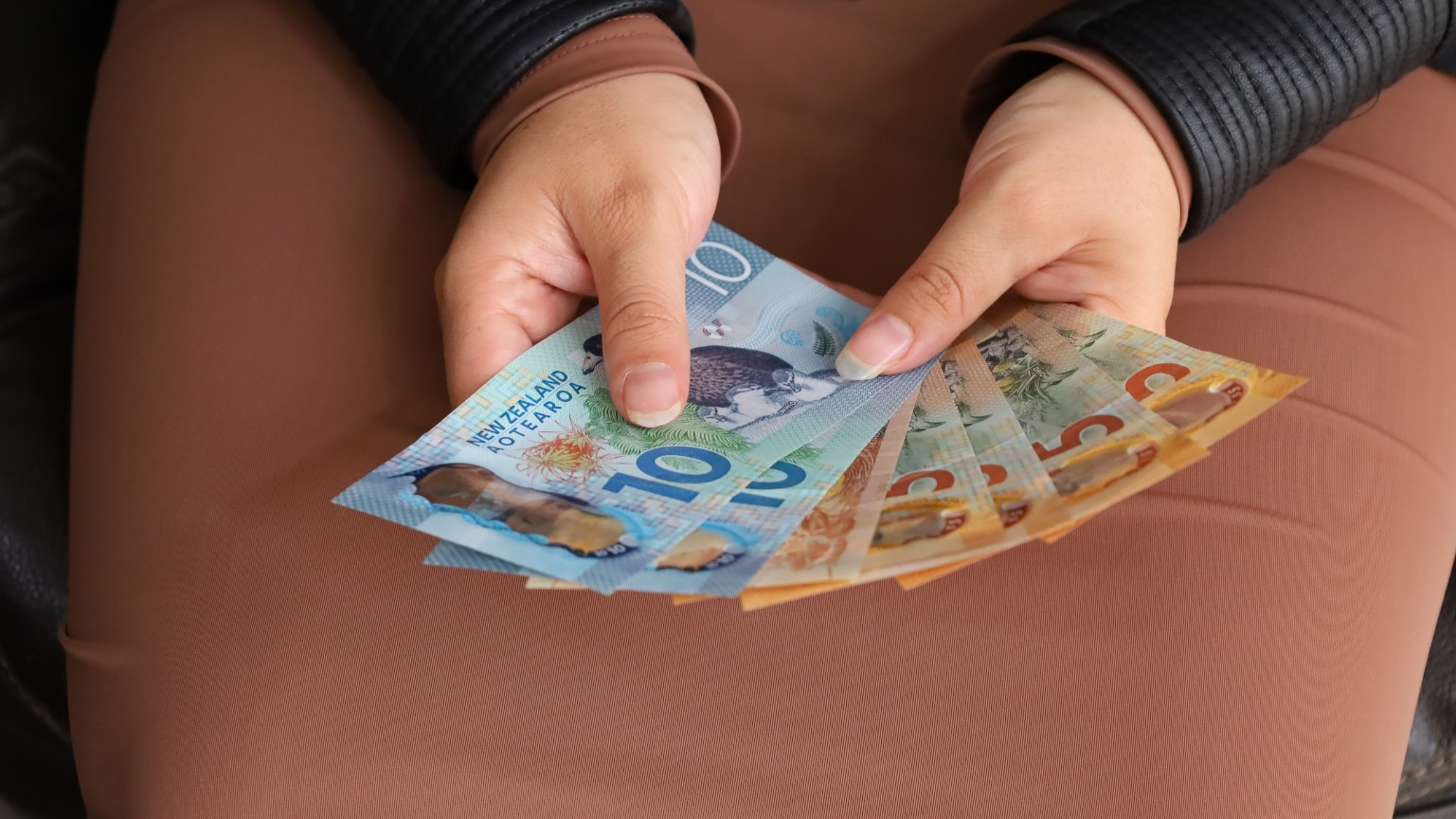 Nơi đổi mệnh giá tiền New Zealand an toàn và uy tín