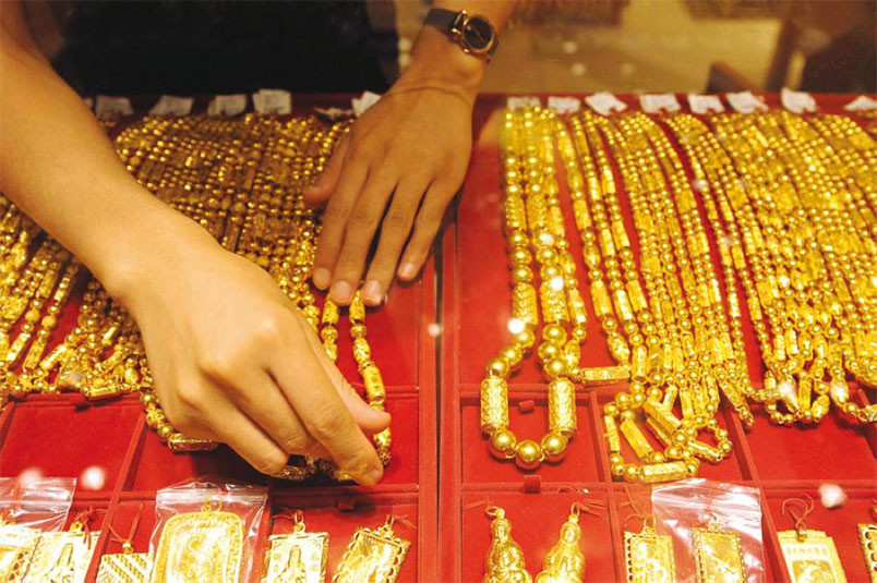 Phân tích về khả năng giữ giá của vàng Tây 18K khi giao dịch mua bán, so sánh với vàng nguyên chất để đầu tư.