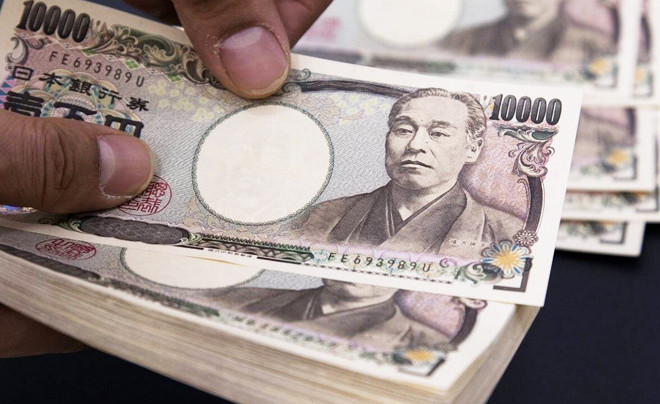 Tiền Nhật 10 ngàn Yên và tiền Việt Nam đồng trong giao dịch quy đổi ngoại tệ