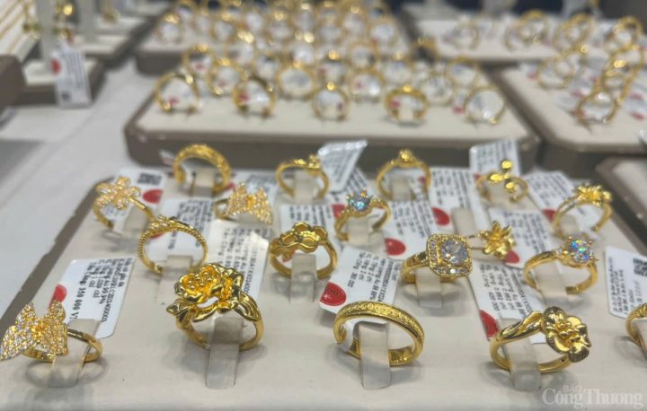 Vàng thỏi SJC niêm yết giá bán ngày 12 tháng 11 năm 2024