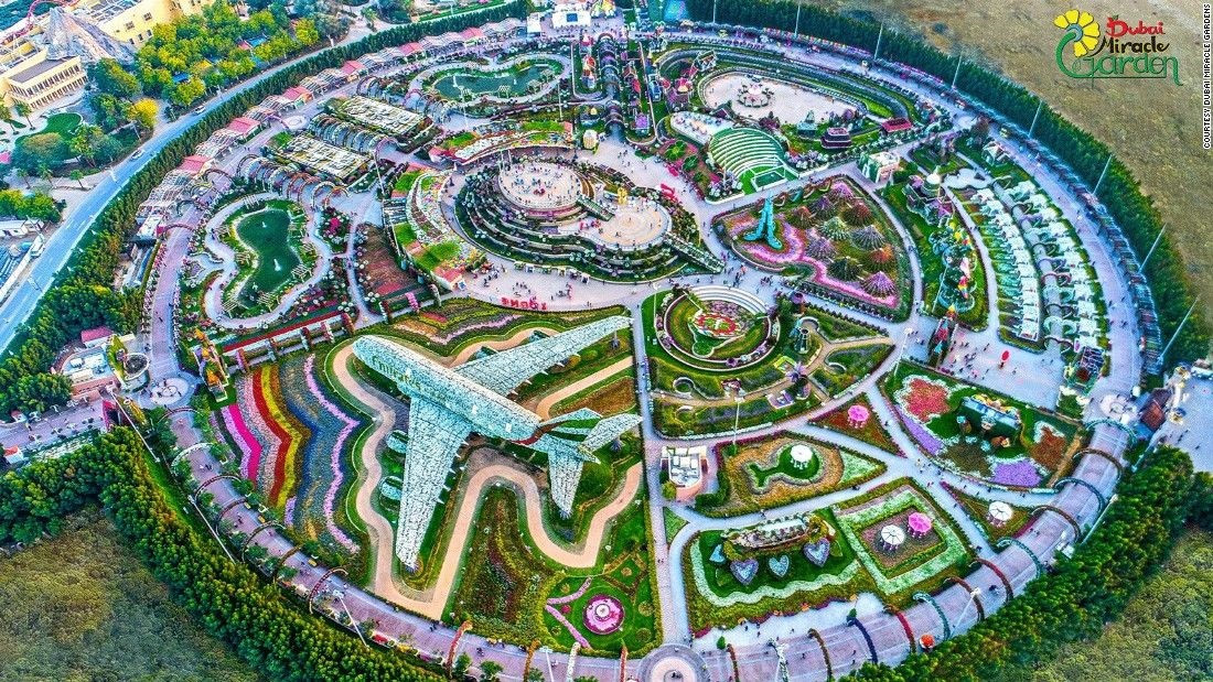 Vườn hoa Dubai Miracle Garden với các tác phẩm nghệ thuật từ hoa tươi