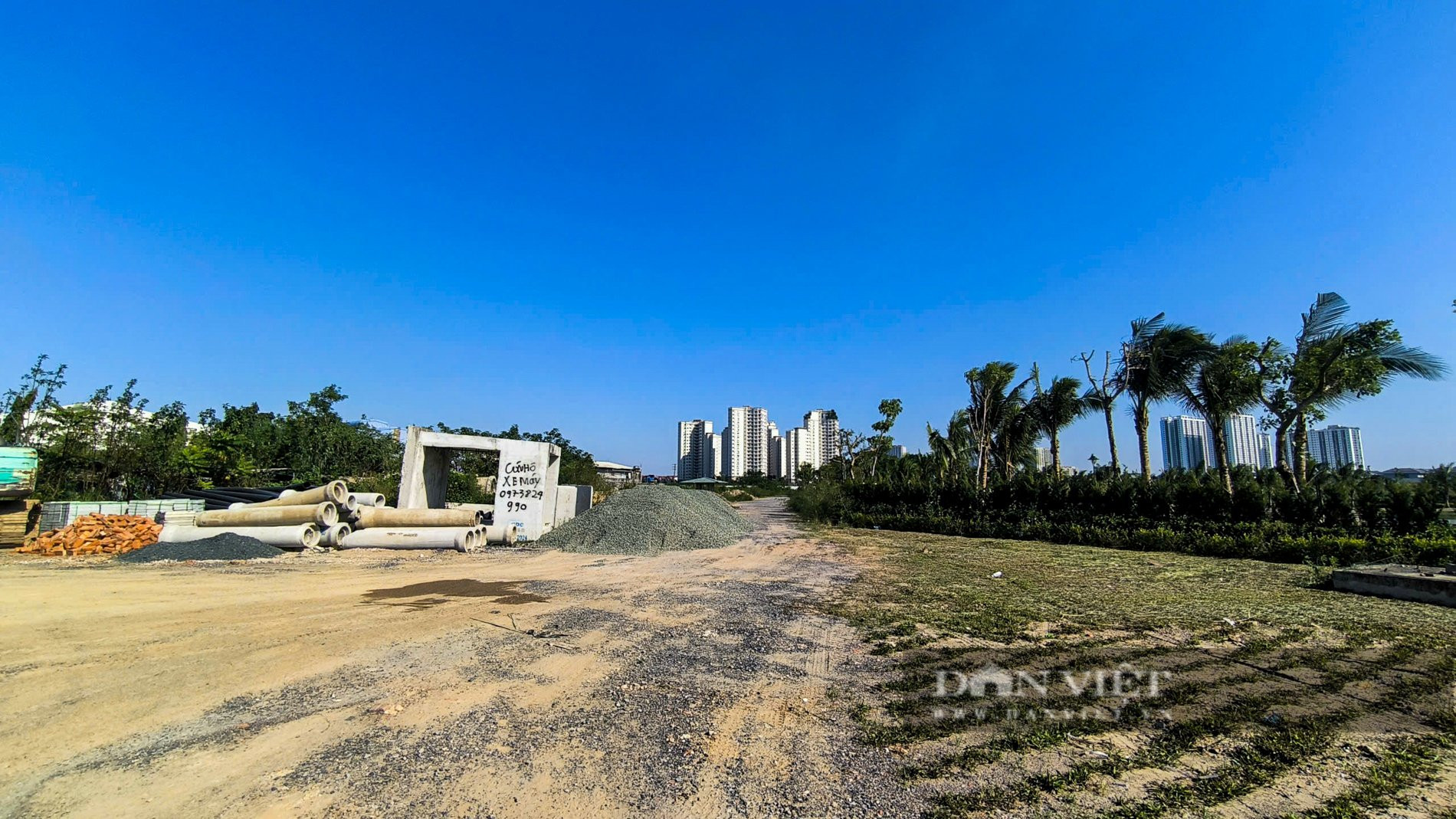 Các công trình dang dở và vật liệu xây dựng ngổn ngang trong khu đô thị Splendora