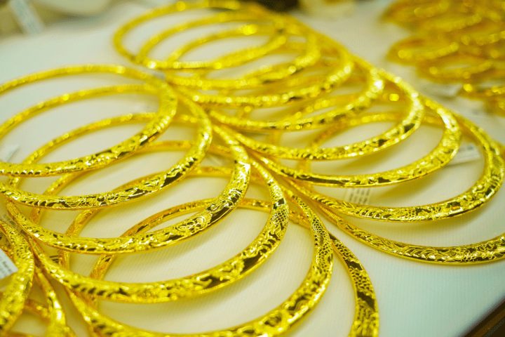 Giá vàng miếng SJC và nhẫn trơn leo thang.